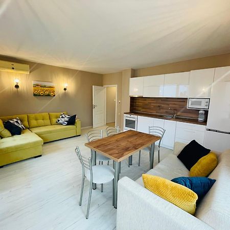 Blue Marine - Daneli Apartment Pantai Sunny Luaran gambar