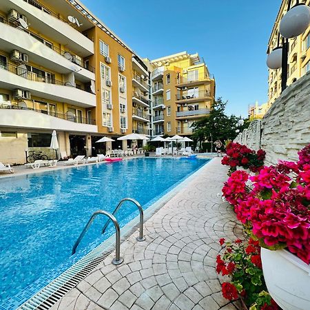 Blue Marine - Daneli Apartment Pantai Sunny Luaran gambar