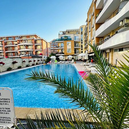 Blue Marine - Daneli Apartment Pantai Sunny Luaran gambar
