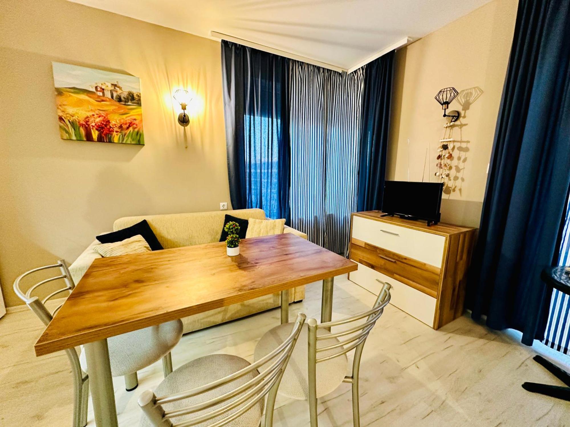 Blue Marine - Daneli Apartment Pantai Sunny Luaran gambar