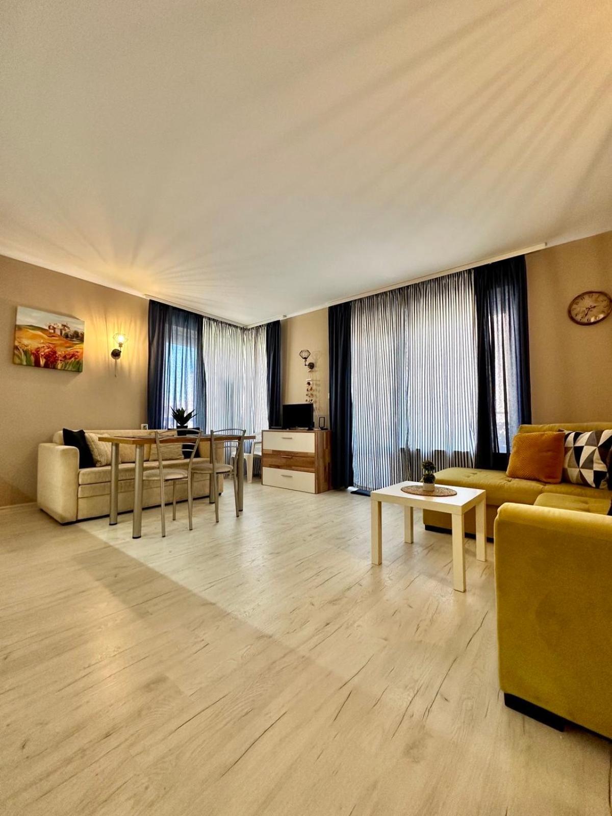 Blue Marine - Daneli Apartment Pantai Sunny Luaran gambar