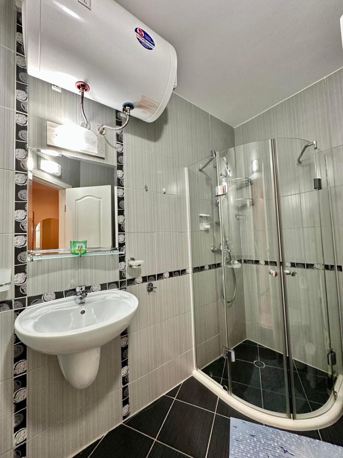 Blue Marine - Daneli Apartment Pantai Sunny Luaran gambar